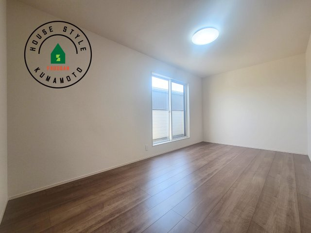 宇土市境目町第1-5棟（4号棟）の寝室|主寝室には収納力に優れたクローゼットがありますので、お部屋もすっきり片付きます。