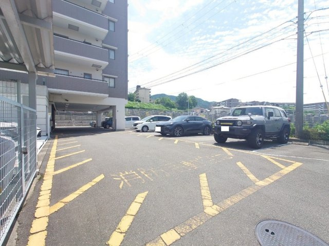 地下鉄東西線「醍醐」駅徒歩５分◆リフォーム済み美宅◆７階建てマンション最上階３ＬＤＫ◆レックス伏見東の駐車場|駐車場