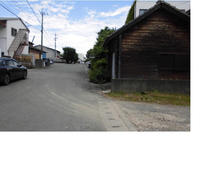八代市萩原町1丁目戸建の前面道路含む現地写真