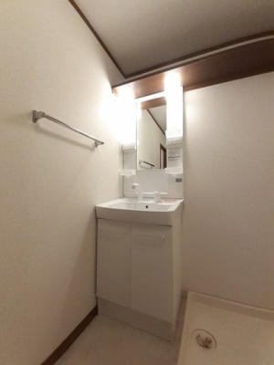 【洗面所】 | サウスヴィレッジ関谷 | 広い洗面スペース