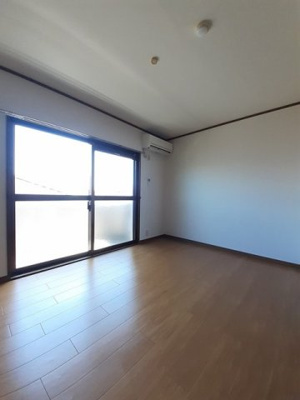 【内装】 | サウスヴィレッジ関谷 | 明るい室内です