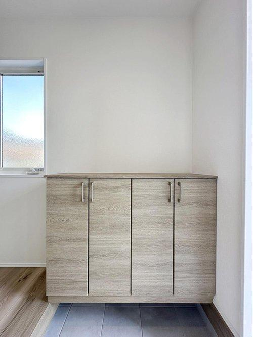 安芸区船越2丁目 南棟の収納|シューズボックス☆
大容量のシューズボックスの為、靴もたくさん収納が可能です♪