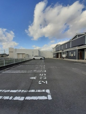 【駐車場】 | エスポワールシティＢ | 駐車場があるので、車を買う予定の方も安心です