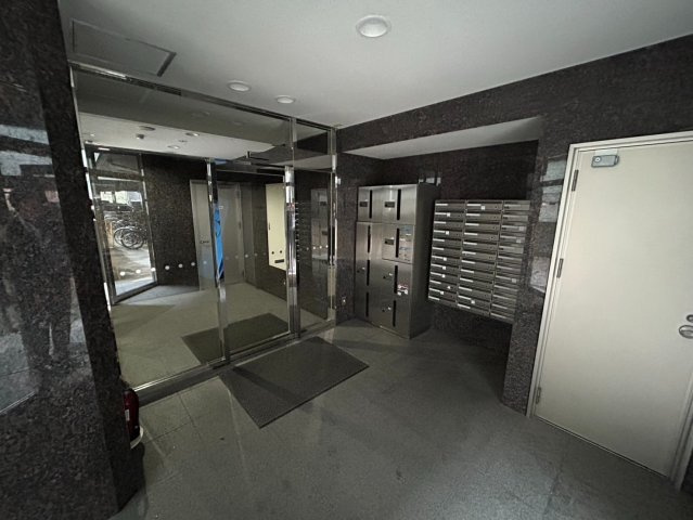 カトオテヨセビルのエントランス