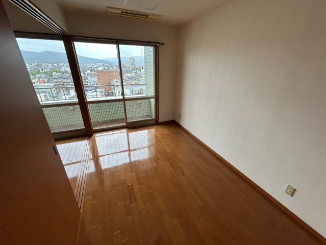 カトオテヨセビルの居間・リビング