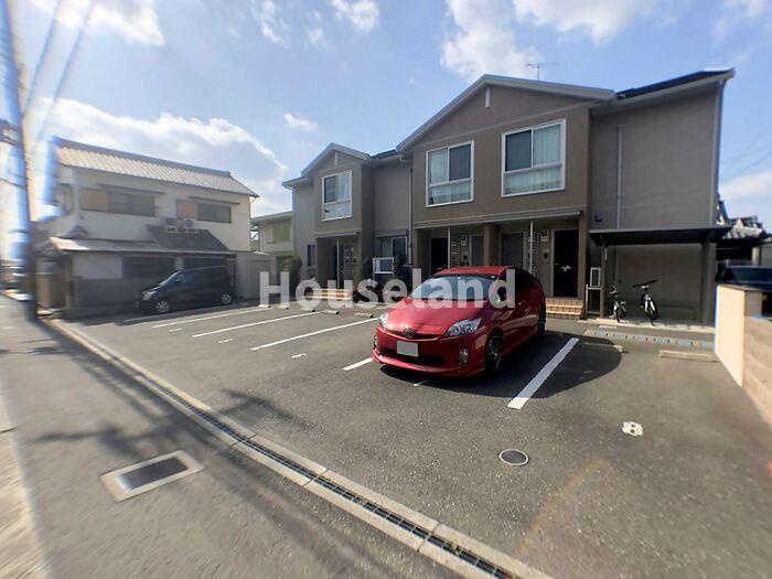 ドエル・TOMOⅡの駐車場