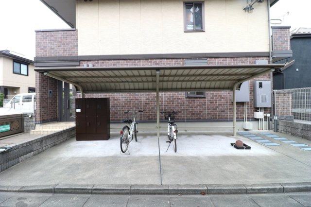 レジデンス北山の駐車場