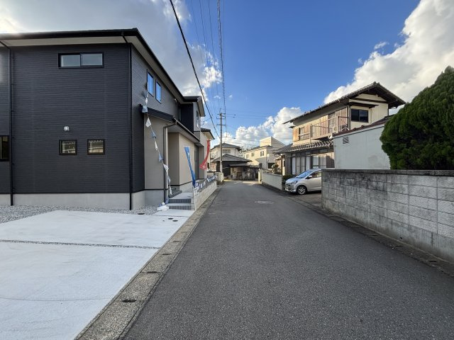 須恵町大字佐谷6期　1号棟の前面道路含む現地写真
