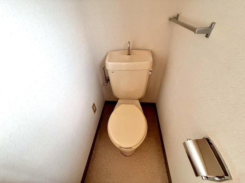 高知市横浜新町3丁目　中古戸建てのトイレ|２F：トイレ