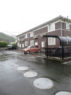 【駐車場】 | エレガンテ・プローデＢ | 駐車場に車を止められます