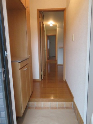 【玄関】 | エレガンテ・プローデＢ | 収納もある玄関です