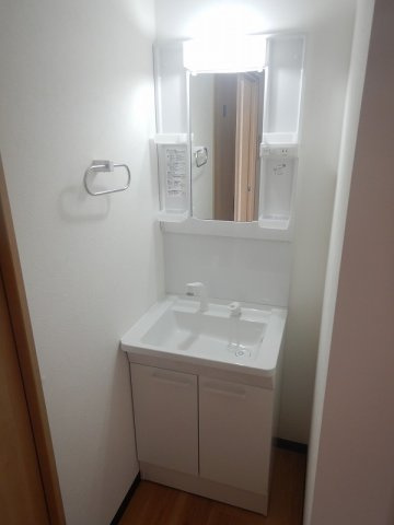西院春栄町27・28貸家の洗面所