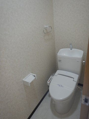 西院春栄町27・28貸家のトイレ