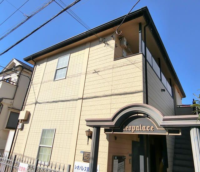 シャルマン本町の外観