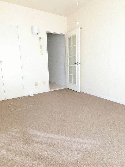 シャルマン本町の洋室