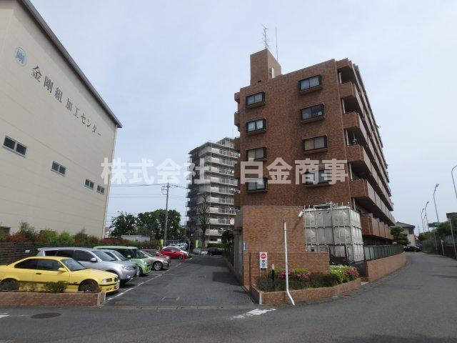 ライオンズマンション坂戸　の駐車場