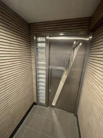 セザール中野のエントランス