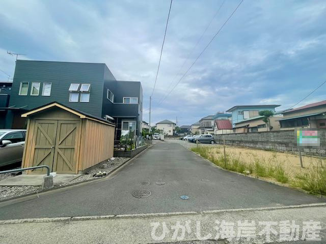 平塚市万田2丁目　売地　の前面道路含む現地写真|現地外観
