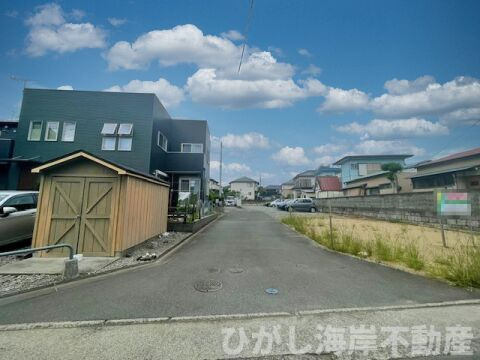 平塚市万田2丁目　売地　の前面道路含む現地写真|現地外観