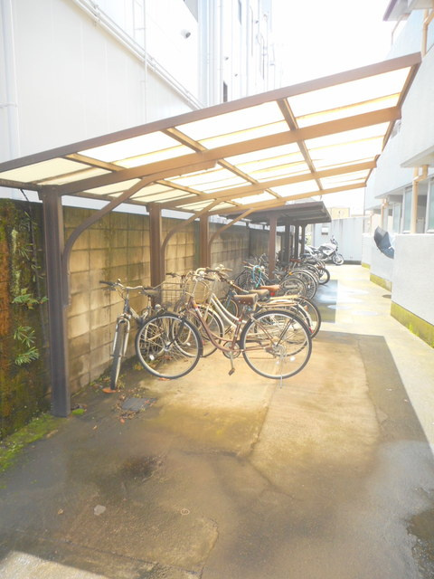 エミネンストヨダのその他共用部分|屋根つき駐輪場