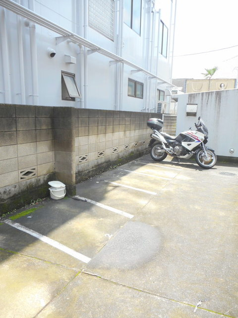 エミネンストヨダの駐車場|バイク置場