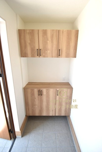 Terrace　水戸市河和田　1期 　4の玄関|たっぷり収納できるシューズボックスで玄関もスッキリ！扉の中は可動棚ですので、靴に合わせて高さを自由に変えることができます。