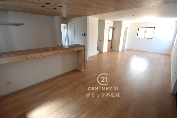 Terrace　水戸市河和田　1期 　4の居間・リビング|ナチュラルな色合いのLDKは家族が自然と寛げる場所にピッタリです。きっといつもの食事や何気ない会話も楽しくなりますね！ここから始まる「日常」がご家族にとってかけがえのない時間となりますように。