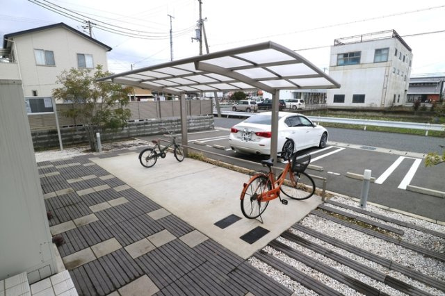 コンフォール蓼野の駐車場