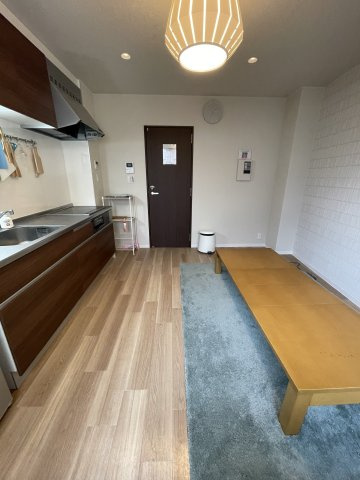 大阪市北区天神橋八丁目貸家の居間・リビング