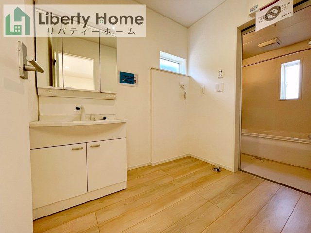 常総市新石下第8　新築戸建　1号棟の独立洗面台