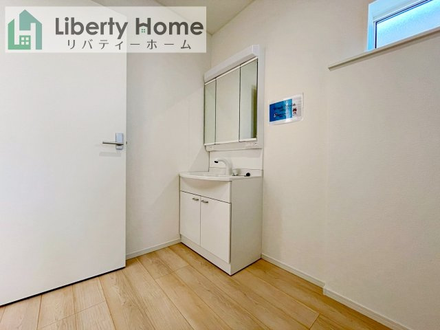 常総市新石下第8　新築戸建　1号棟の独立洗面台