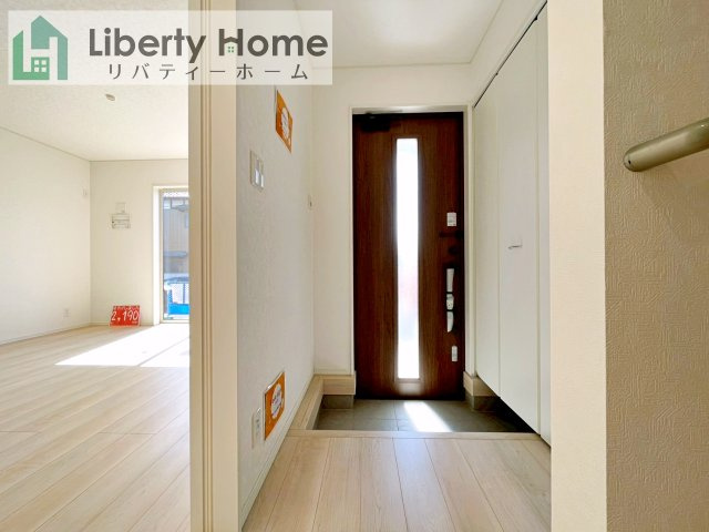 常総市新石下第8　新築戸建　1号棟の玄関