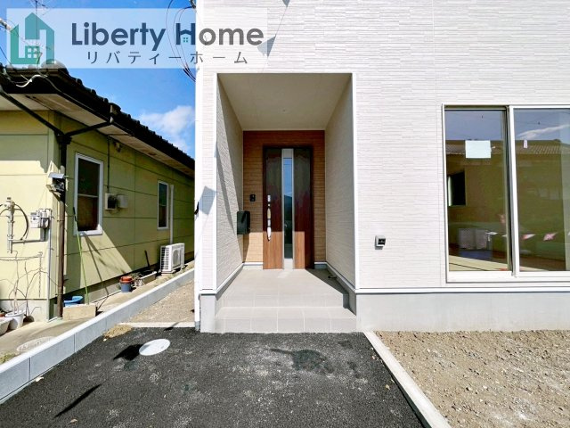 常総市新石下第8　新築戸建　1号棟の玄関