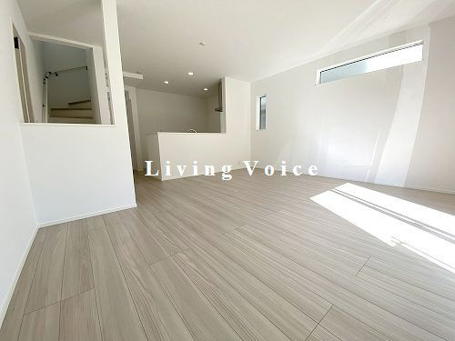 【居間・リビング】 | 【仲介手数料０円】秦野市今泉第1期　新築一戸建て　1号棟　全2棟 | 秦野市今泉第1期　新築一戸建て　全2棟