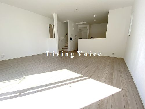 【居間・リビング】 | 【仲介手数料０円】秦野市今泉第1期　新築一戸建て　1号棟　全2棟 | 秦野市今泉第1期　新築一戸建て　全2棟