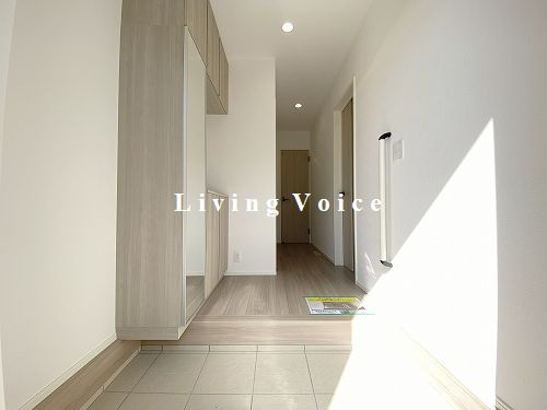 【玄関】 | 【仲介手数料０円】秦野市今泉第1期　新築一戸建て　1号棟　全2棟 | 秦野市今泉第1期　新築一戸建て　全2棟