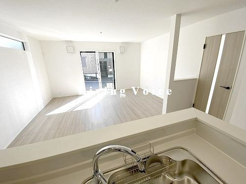 【居間・リビング】 | 【仲介手数料０円】秦野市今泉24-1期　新築一戸建て　全2棟 | 秦野市今泉24-1期　新築一戸建て　全2棟