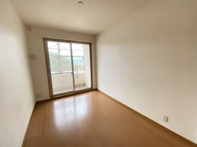 オーヴィジョン黄金ステーションサイドの洋室