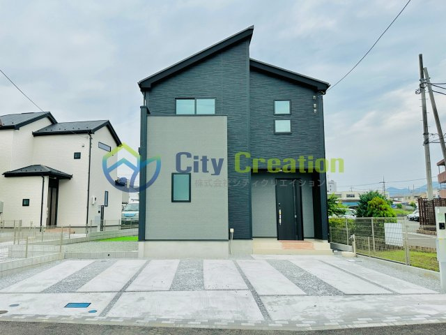 【成約御礼】秦野市鈴張町　敷地広々新築戸建ての外観