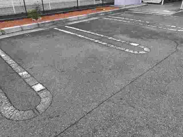 ヴィラ・サンマリノⅠの駐車場
