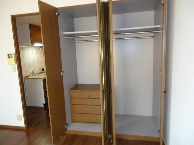 小野市黒川町のアパートの収納|クローゼット