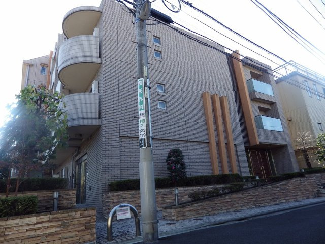 グランリビン千駄木の外観