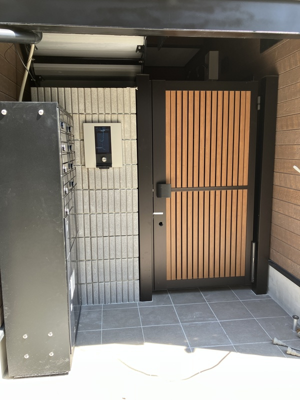 さいたま市南区太田窪２丁目の賃貸マンションのエントランス