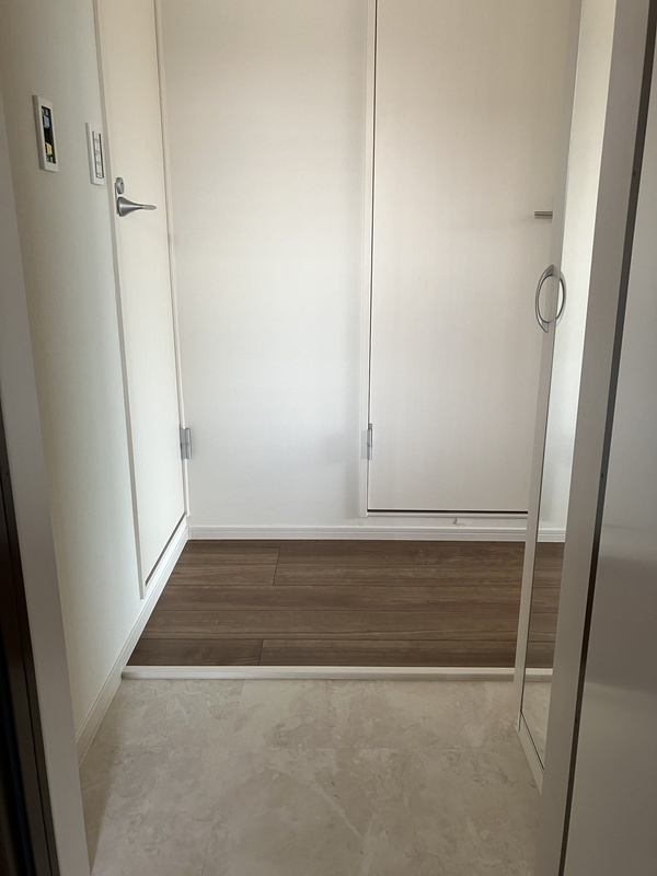 さいたま市南区太田窪２丁目の賃貸マンションの玄関