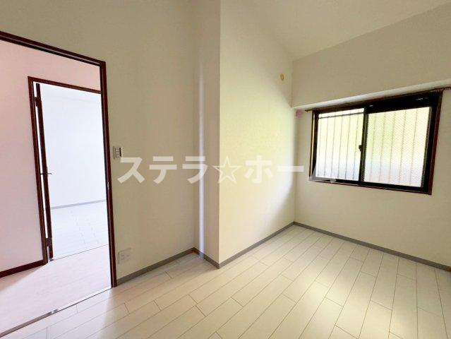 エスリード万博公園の洋室|使い勝手のいい洋室です