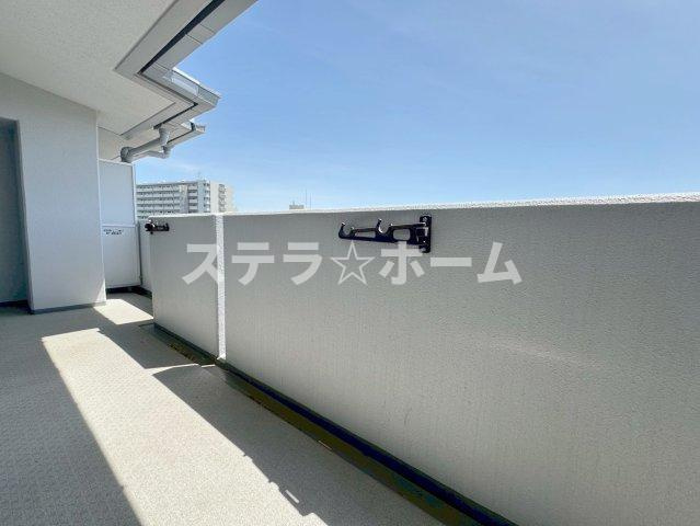 エスリード万博公園のバルコニー|開放的で明るい空間を演出してくれるバルコニーです