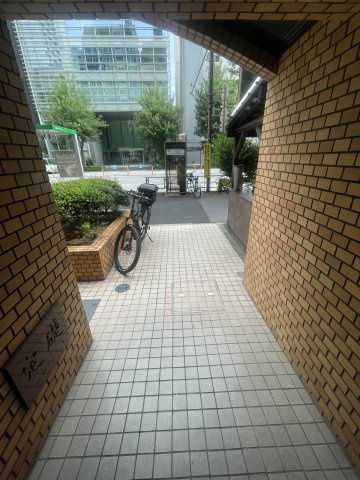 ニューライフ新宿参番館のエントランス