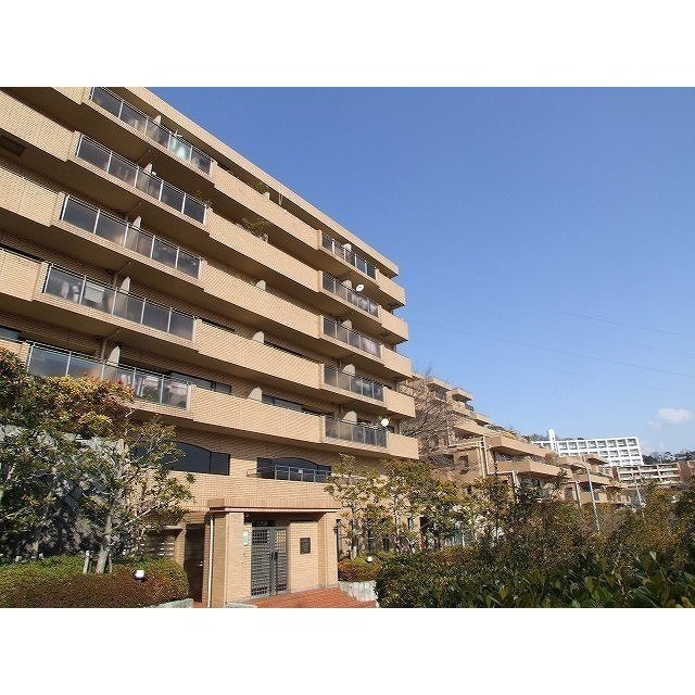 コート芦屋朝日ケ丘４号棟の外観