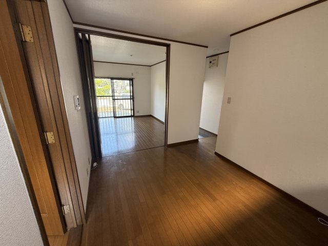 橿原市大軽町のアパートの居間・リビング