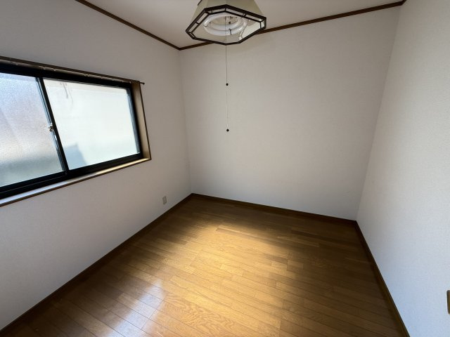 橿原市大軽町のアパートの洋室